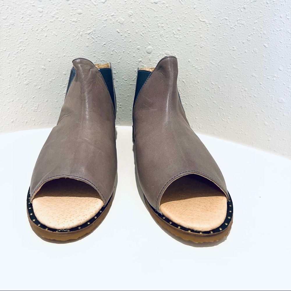 Luxe De Leon Women’s Peep Toe Leather Taupe Booties Size 8 NWT - Picture 4 of 9